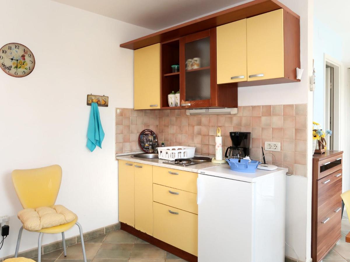 Holiday Home Garden Apartment - Brc650 By Interhome Sumartin Exterior photo